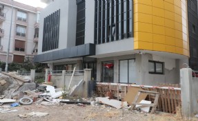 AK Parti'den Gaziemir'e 'gençlik merkezi' çıkışı: 2 buçuk yıl oldu...