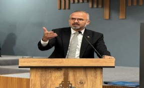 AK Partili Yıldız'dan Büyükşehir'e çıkış: 'İzmir çöp dağlarıyla karşı karşıya!'