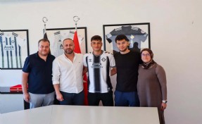 Altaylı Osman'dan profesyonel imza