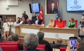 Aydın Büyükşehir Belediyesi meclis toplantısında 30 maddeye CHP grubu red oyu verdi