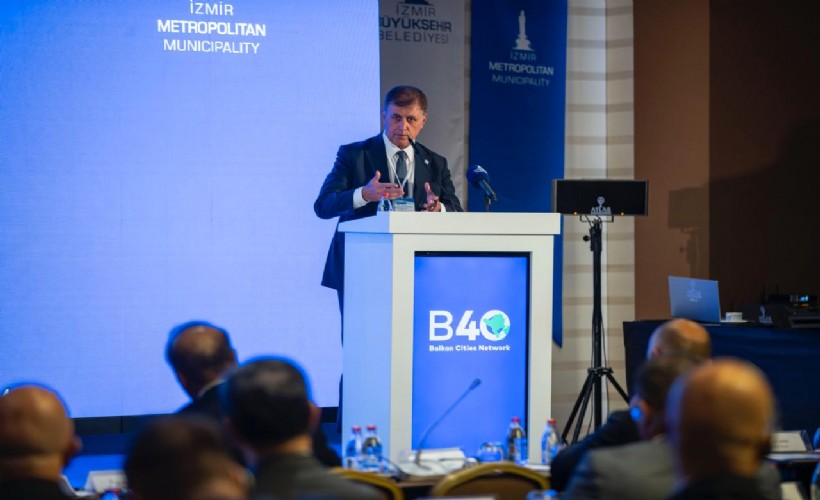 Başkan Tugay B40 Zirvesi’nin kapanış konuşmasını yaptı; Demokrasi ve özgürlük vurgusu