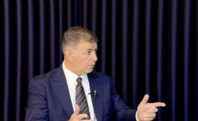 Başkan Tugay açtı ağzını yumdu gözünü: Bu şehrin zengin insanları nerede?