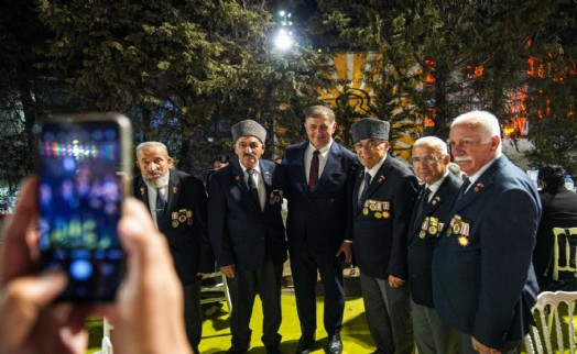 Başkan Tugay gazilerle buluştu: Özgürlüğümüzü onlara borçluyuz