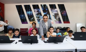 Başkan Yiğit, robotik kodlama kursu öğrencileriyle buluştu