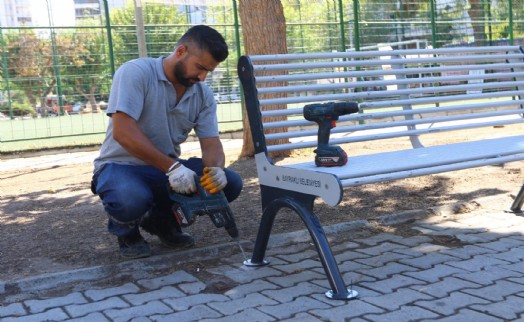 Bayraklı'da parklar yenileniyor