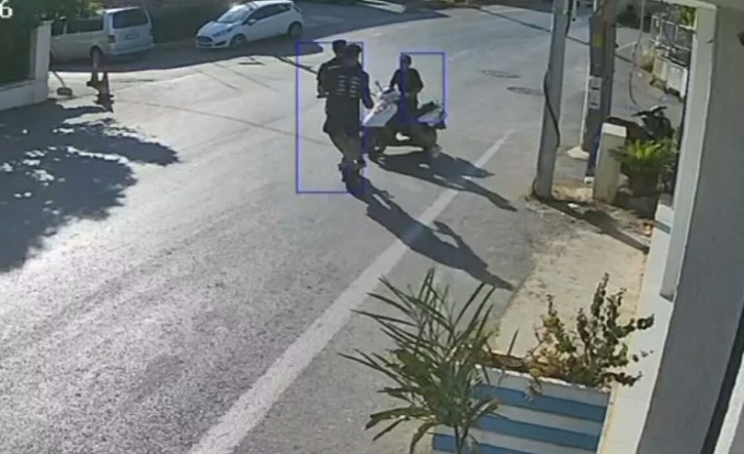 Bodrum'da skuter ile motosikletin çarpıştığı kaza kamerada; 3 yaralı