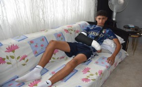 Böyle şaka mı olur? Pencereden sarkıtıldığı öne sürülen lise öğrencisi, 8 metreden düştü
