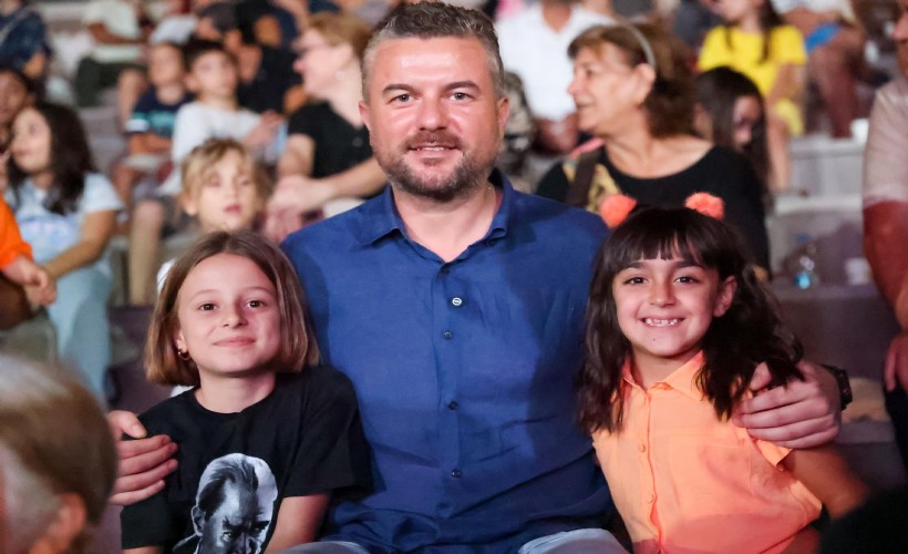 Bucalı çocuklar Başkan Görkem Duman'la film izledi