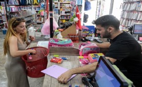 Büyükşehir'in kırtasiye desteği velilere nefes aldırdı