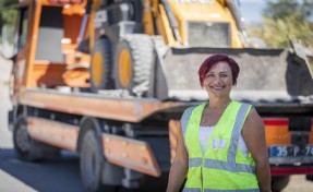 Büyükşehir’in kadın çekici operatörü tabuları yıktı