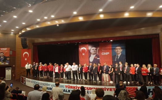 CHP Güzelbahçe'de Devrim Seyrek güven tazeledi; Başkanlar listede yok!