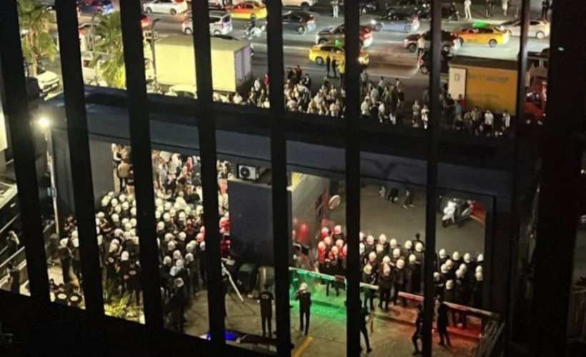 CHP İstanbul abluka altında: Gıda ve su girişi engellendi!