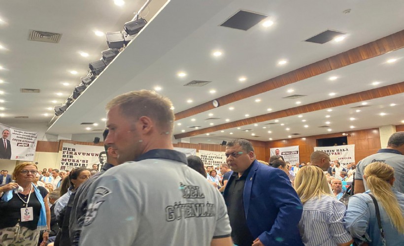 CHP Konak İlçe Kongresi'nde gergin dakikalar!