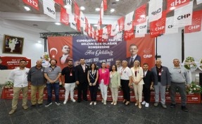 CHP Selçuk'ta tek adaylı kongre; İpek Onbaşıoğlu güven tazeledi