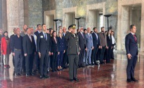 CHP heyeti kurultay öncesi Anıtkabir'de
