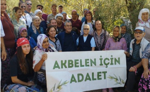 CHP'li Günaydın zeytin ağaçları için direnen İkizköylülerle bir arada