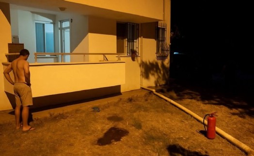 CHP'li belediye başkanının yakınlarının evine molotof atan 2 şüpheli tutuklandı