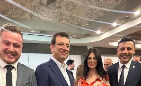 CHP'yi karıştıran kongre delegesi İmamoğlu ve Özgür Çelik ile fotoğraf çektirmiş
