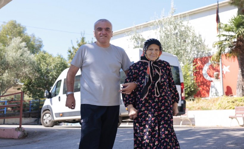 Cennetlik anne ve oğlu mutluluğu Konak'ta buldu: 53 yıldır el ele savaşıyorlar