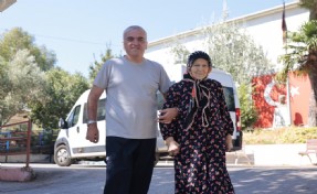 Cennetlik anne ve oğlu mutluluğu Konak'ta buldu: 53 yıldır el ele savaşıyorlar