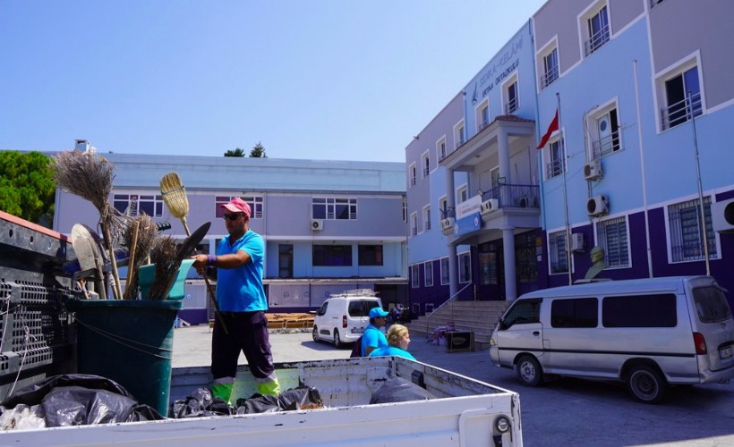 Çeşme Belediyesi'nden yeni eğitim-öğretim yılı öncesi büyük temizlik