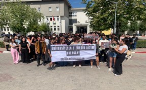 Ege'de yeni dönem gergin başladı: Öğrencilerden rektöre tepki