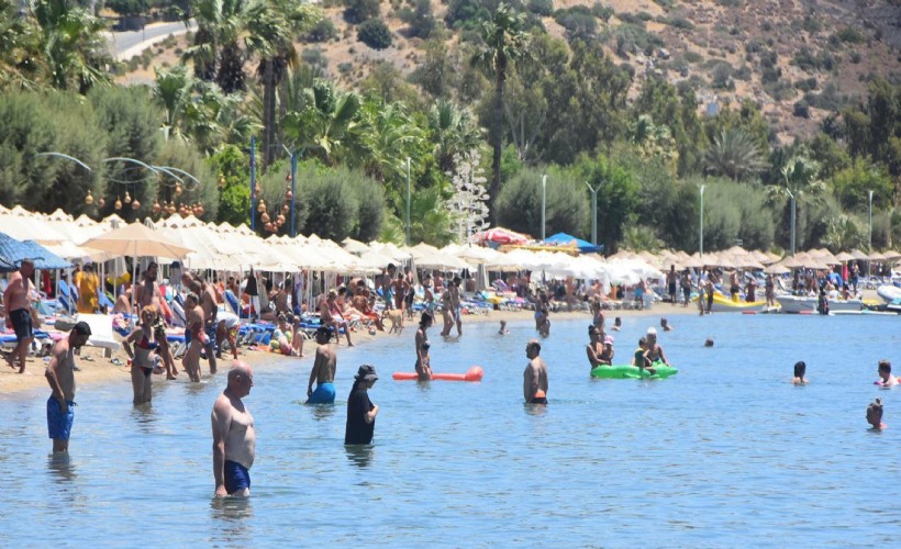 Ege'de yüzme sezonu 11 gün uzadı
