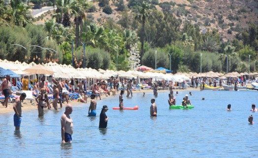 Ege'de yüzme sezonu 11 gün uzadı