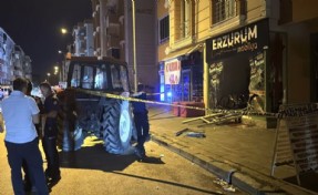 Esnaf kavgasında traktörle dükkana daldı: 3 yaralı