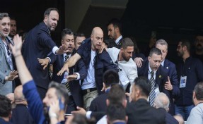 Fenerbahçe Kongresi karıştı: Sadettin Saran'ın üstüne kahve bardağı attılar!