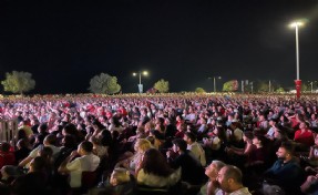 Final müsabakası meydanlarda takip edildi