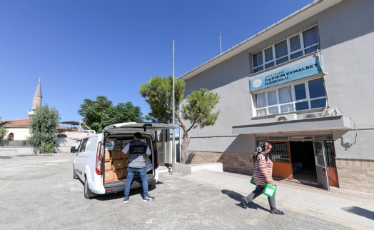 İzmir Büyükşehir Belediyesi’nden okullara hijyen seti desteği