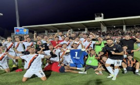 İzmir Çoruhlu FK evinde güldü