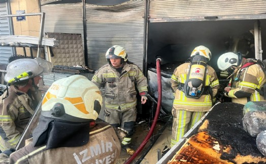 İzmir İtfaiyesi, Bornova’daki iş yeri yangınını kontrol altına aldı