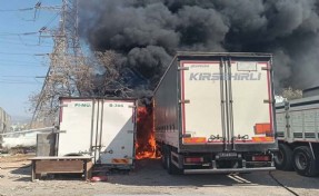 İzmir'de TIR garajında yangın