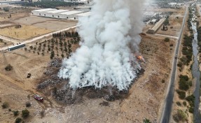 İzmir'de çöp transfer merkezinde yangın!