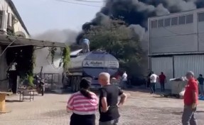 İzmir'de lastik deposunda korkutan yangın!