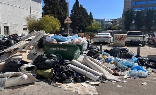 İzmir’de çöp krizi derinleşiyor: Kentin merkezinde mide bulandıran görüntüler!