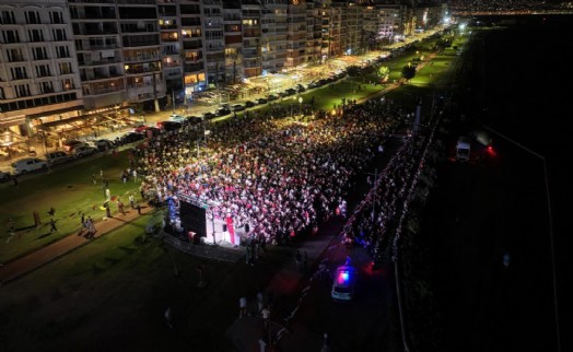 İzmir’in dev ekranlarında milli heyecan