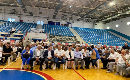 Kamil Okyay Sındır’dan kongrede birlik mesajı: ‘Bu zulme karşı omuz omuza vereceğiz!’