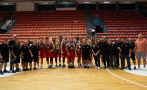 Karşıyaka Makedonya'da zirvede