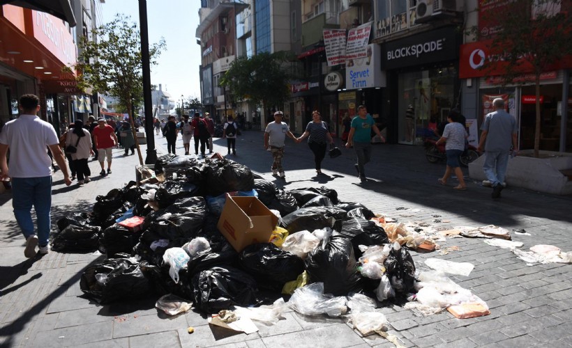 Karşıyaka'da her yer çöp: Esnaf ve vatandaş isyanda!