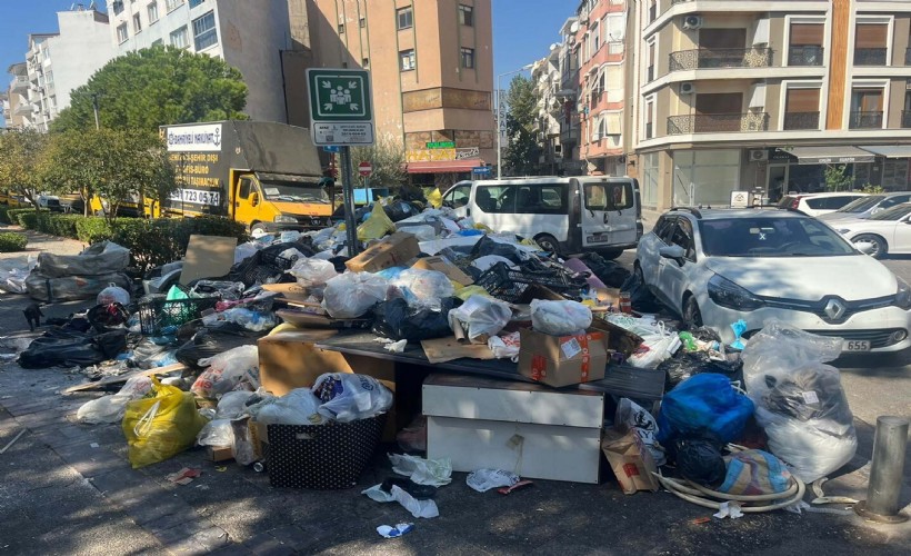 Karşıyaka'nın çöpleri hala toplanmadı!