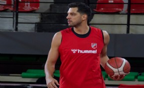 Karşıyaka potasında Egemen'in sakatlığı sürüyor