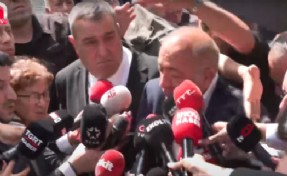 Kayyım Gürsel Tekin'in kafasına su şişesi fırlatıldı!