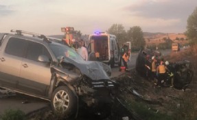 Korkunç kaza! Eski belediye başkanı hayatını kaybetti, 2 kişi yaralandı