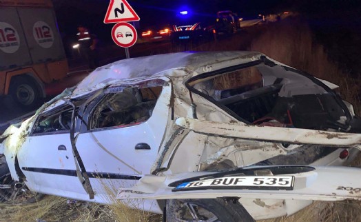 Kütahya’da takla atan otomobildeki 3 kişi yaralandı