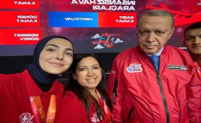 Liseli öğrenciler ödüllerini Cumhurbaşkanı Erdoğan'dan aldı
