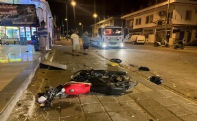 Manevra yapan otomobile çarpan, 20 yaşındaki motosiklet sürücüsü kurtarılamadı