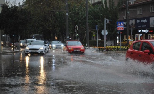 Meteoroloji müjdeyi verdi: İzmir'in güney kesimlerine yağmur geliyor!